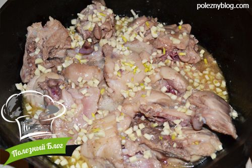 Куриные бёдрышки тушёные с овощами | Шаг 8