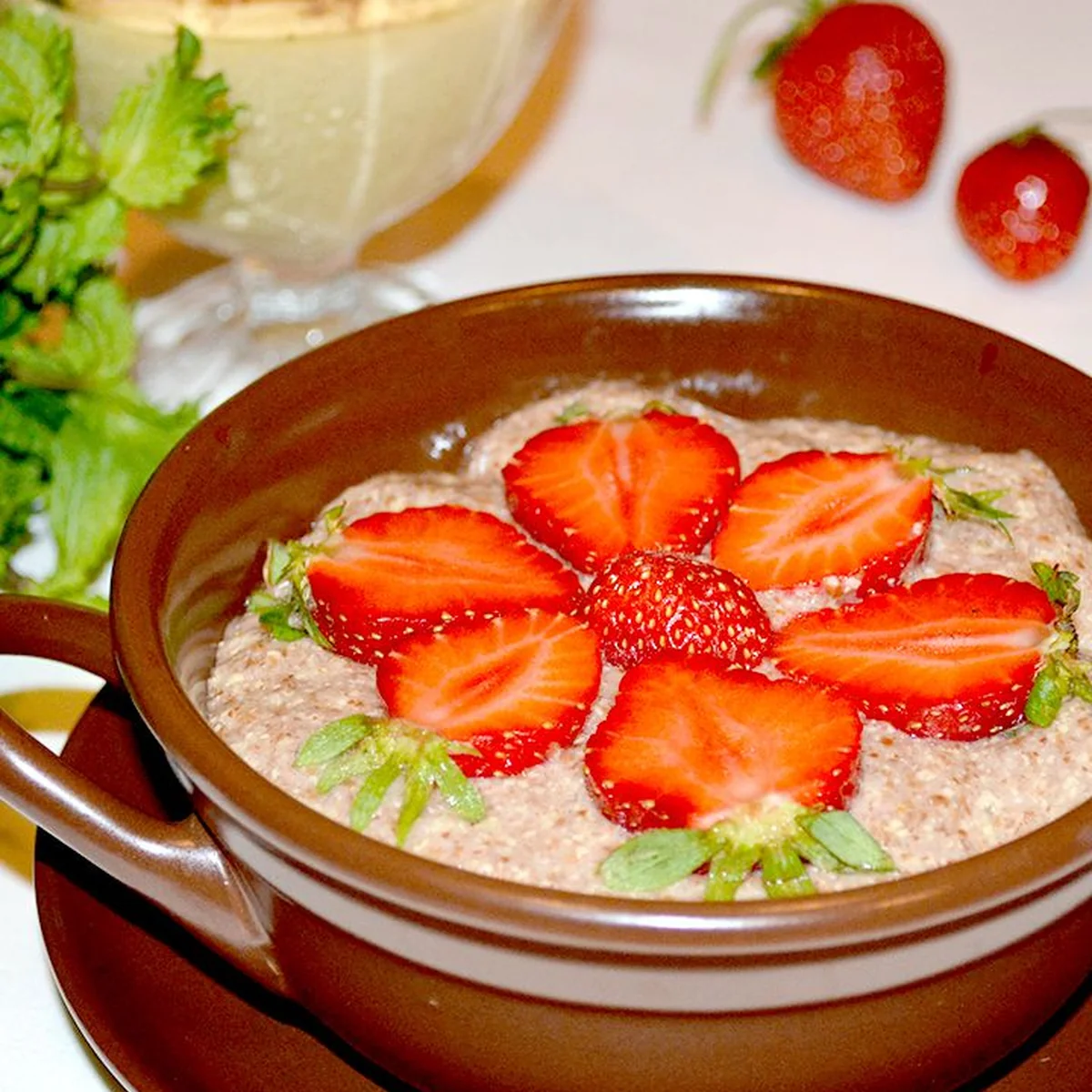 Льняная каша с клубникой от прекрасной девушки Наты