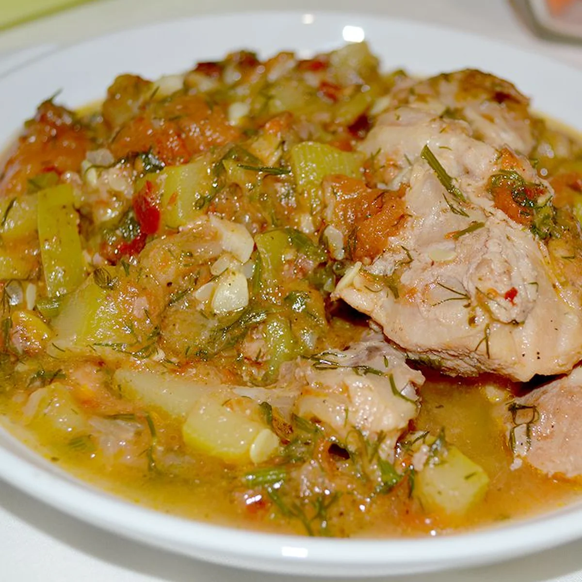 Овощное рагу с куриными бёдрышками