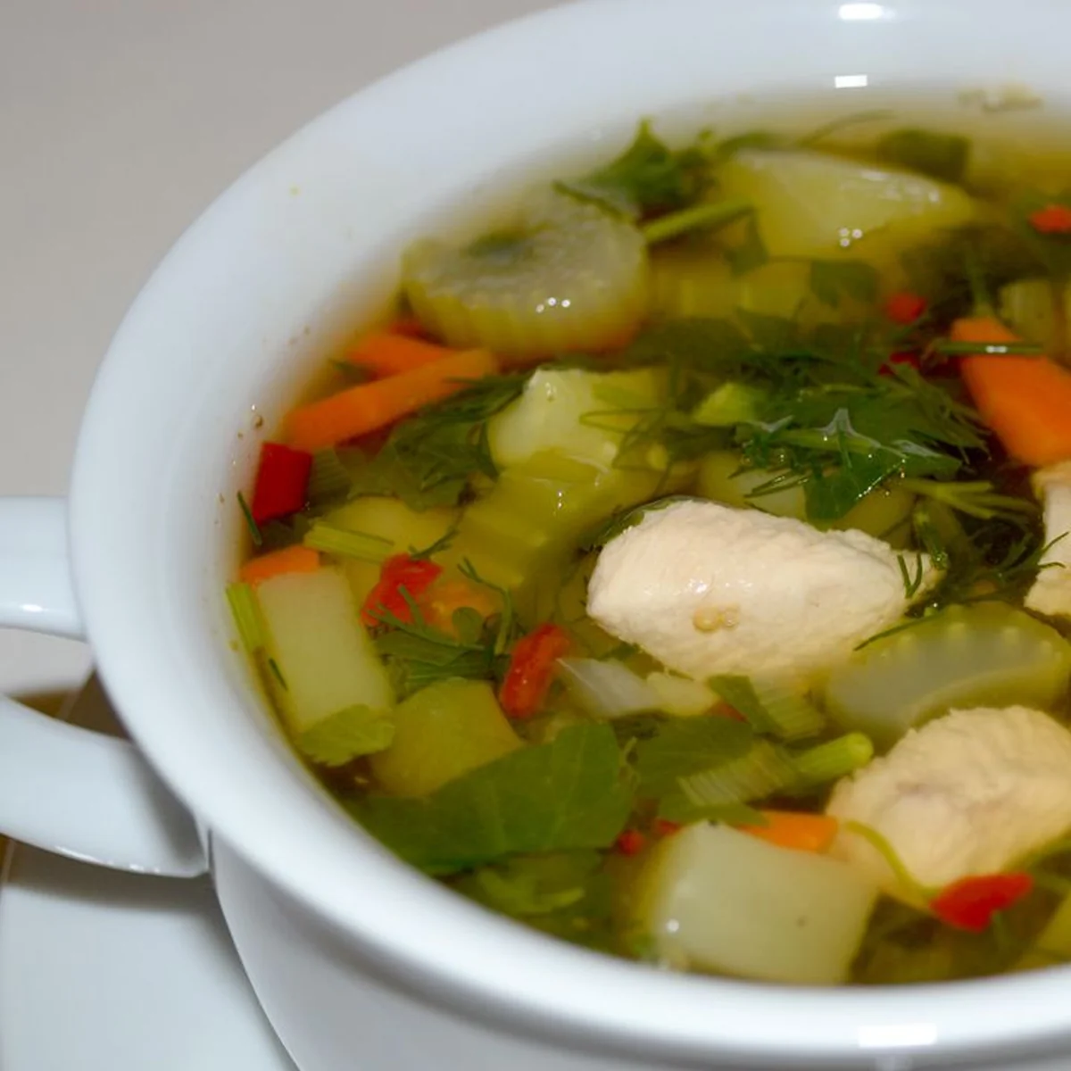 Овощной суп с куриной грудкой