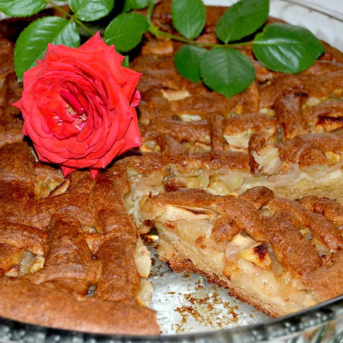 Пирог с яблоками из творожного теста