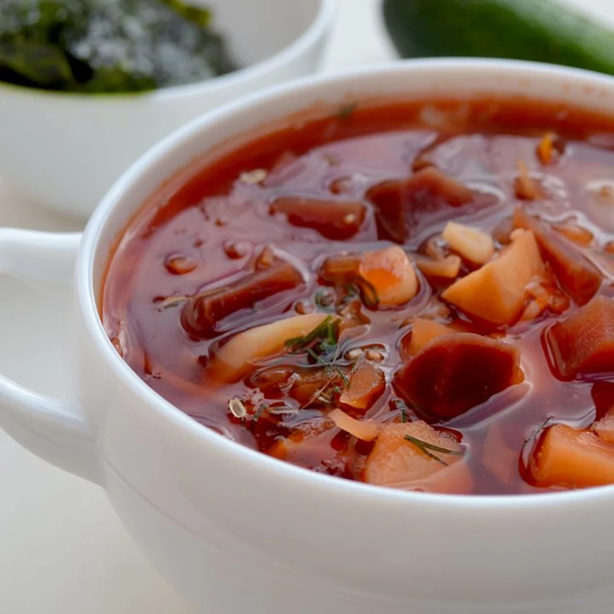 Постный борщ со свеклой, пастернаком и белокочанной капустой