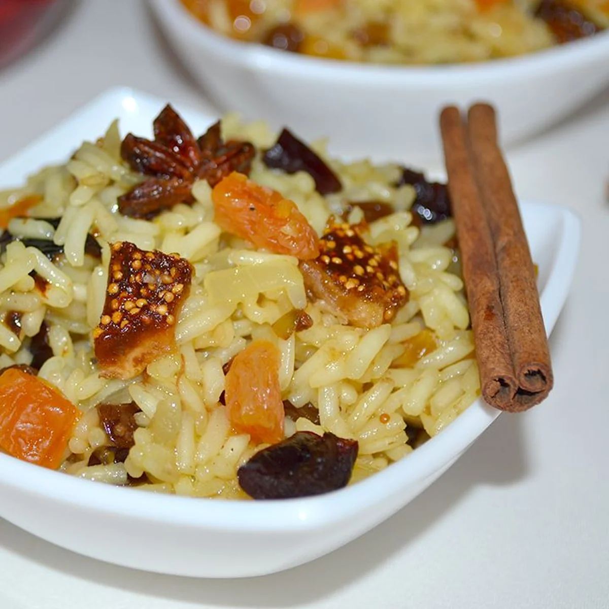 Пряный рис с сухофруктами