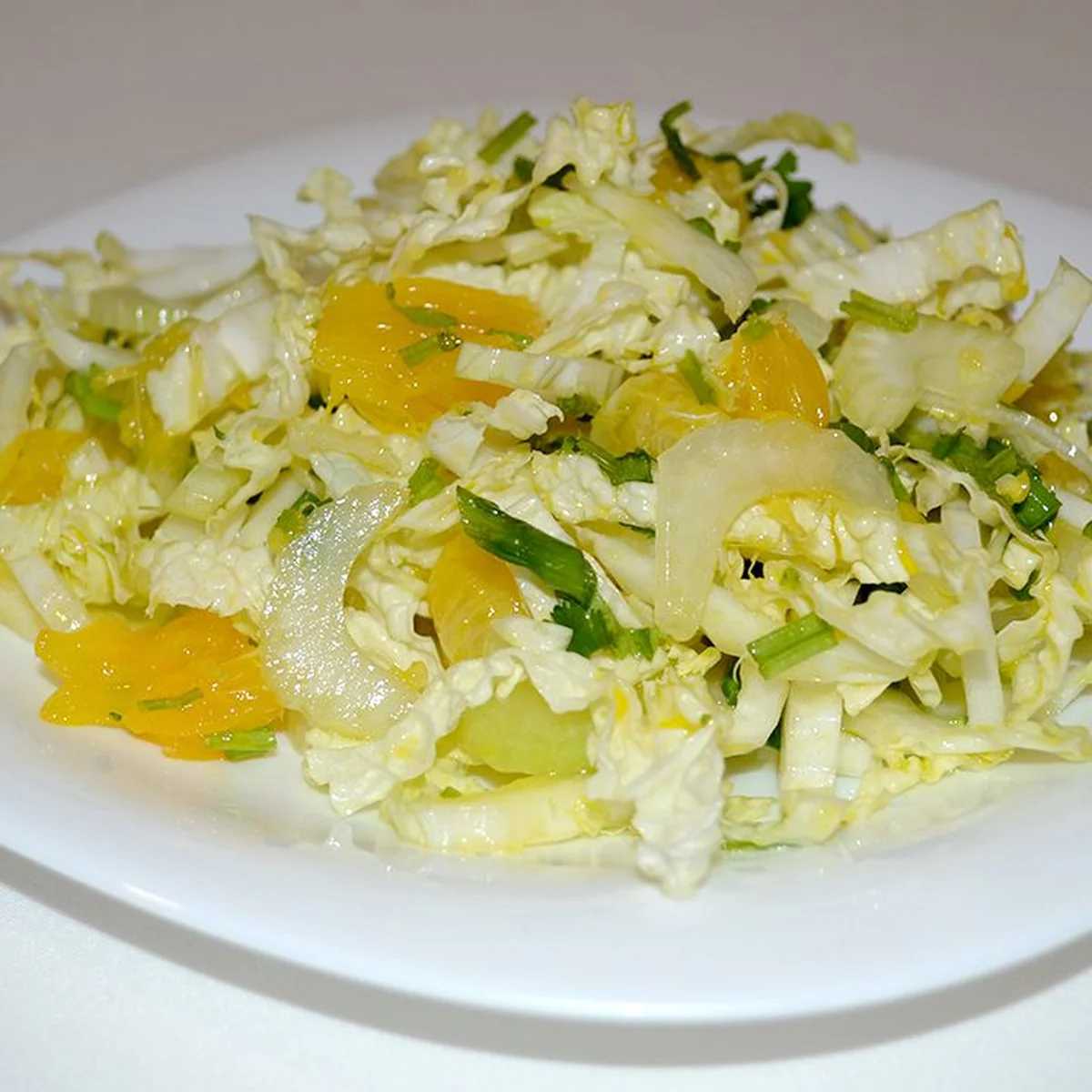 Салат апельсиновый с пекинской капустой