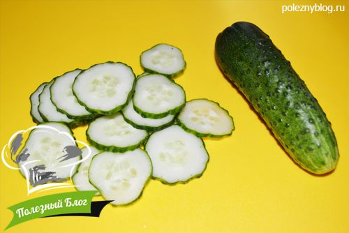 Салат из капусты, моркови и огурца с освежающим кунжутным соусом | Шаг 3