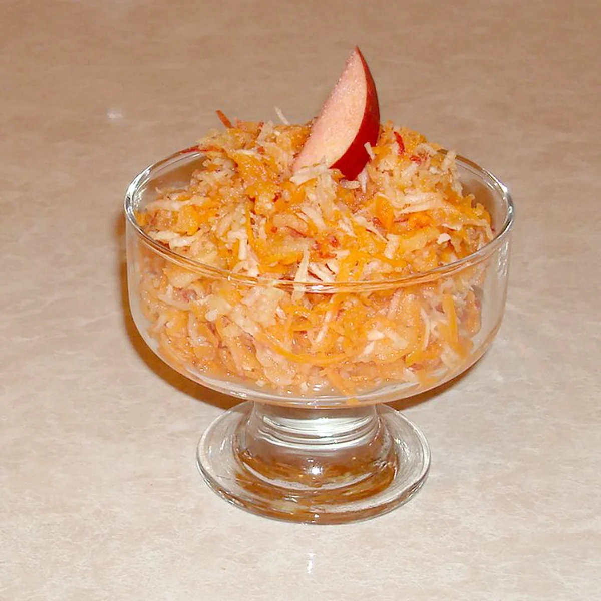 Салат из корня сельдерея с яблоком и морковью без заправки
