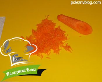 Салат из корня сельдерея с яблоком и морковью без заправки - Шаг 1