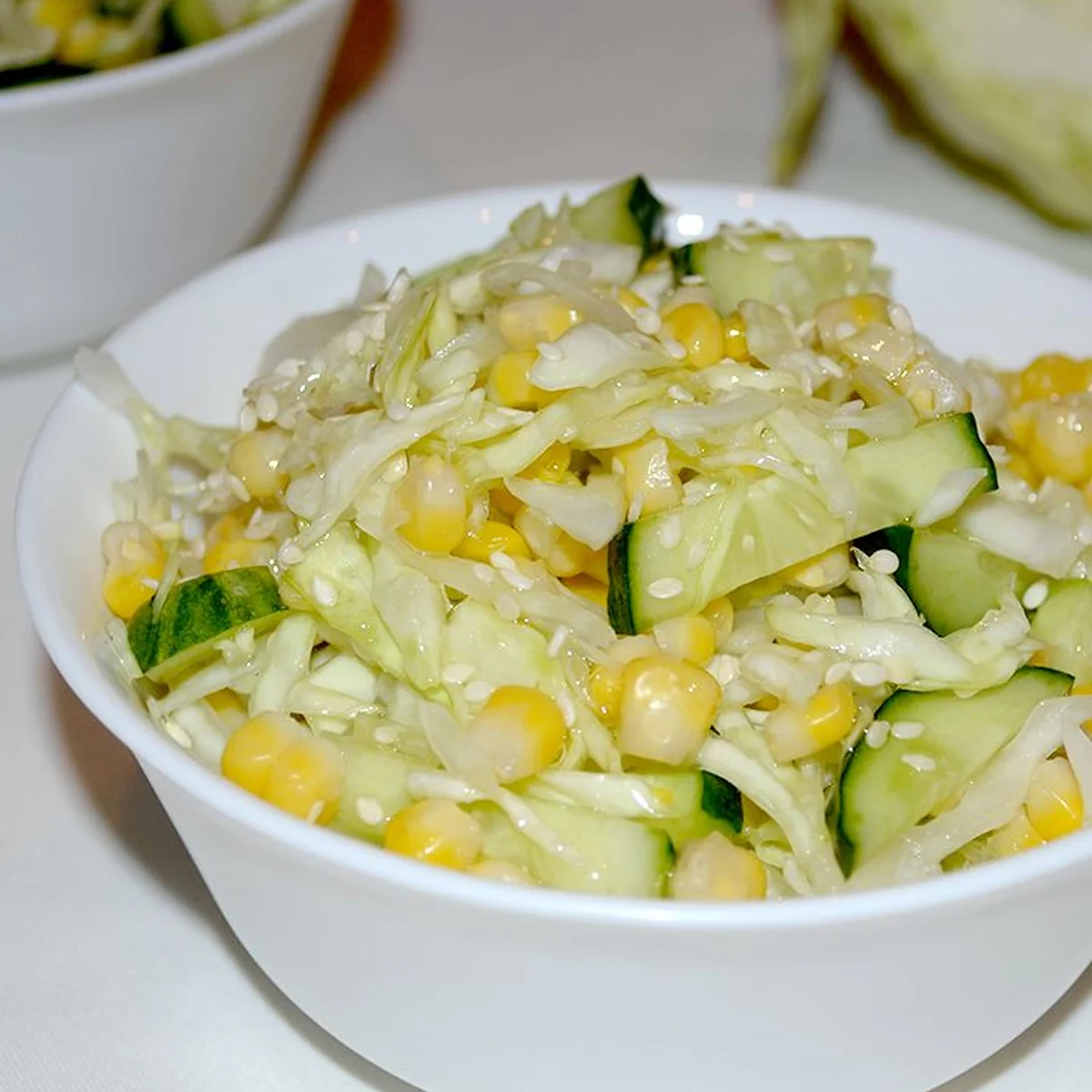 Салат из кукурузы, огурца и капусты