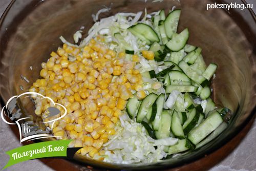 Салат из кукурузы, огурца и капусты | Шаг 4