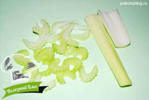 Салат из помидора, огурца и сельдерея - Шаг 1