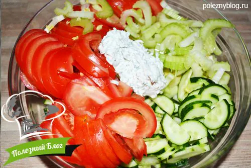 Салат из помидора, огурца и сельдерея - Шаг 6