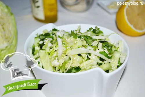 Полезный Блог - Салат с капустой, огурцами и кинзой с кунжутным маслом - Готовый