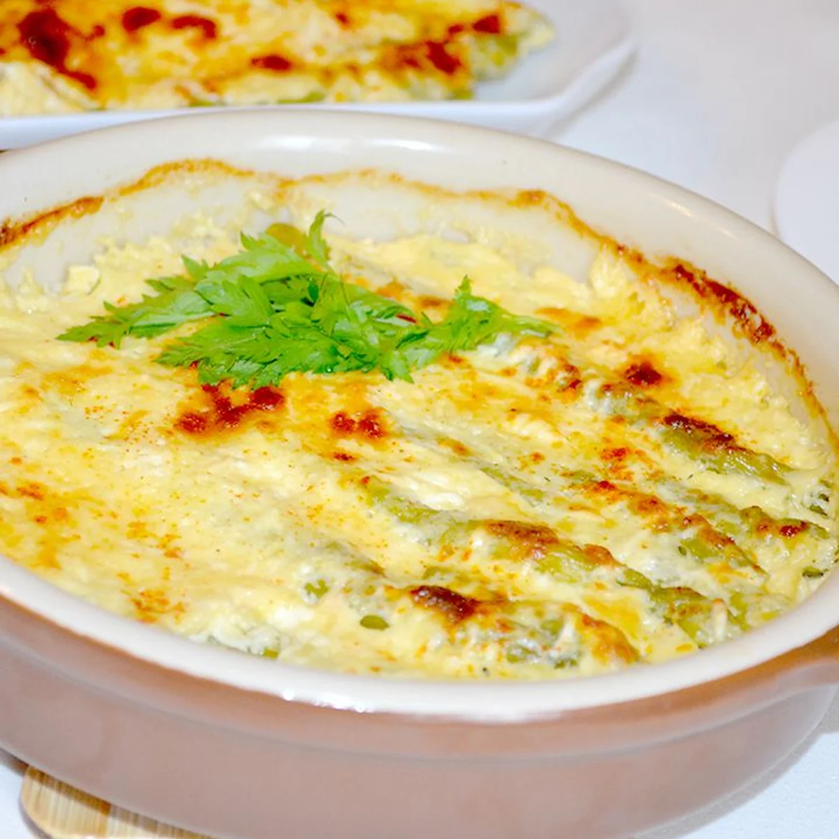 Спаржа, запечённая с сыром и сливками