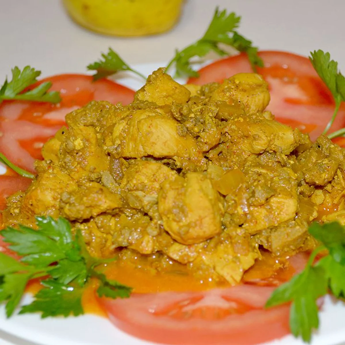 Тушёная курица с айвой