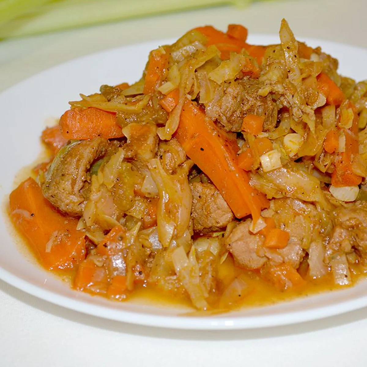 Тушёная свинина с овощами