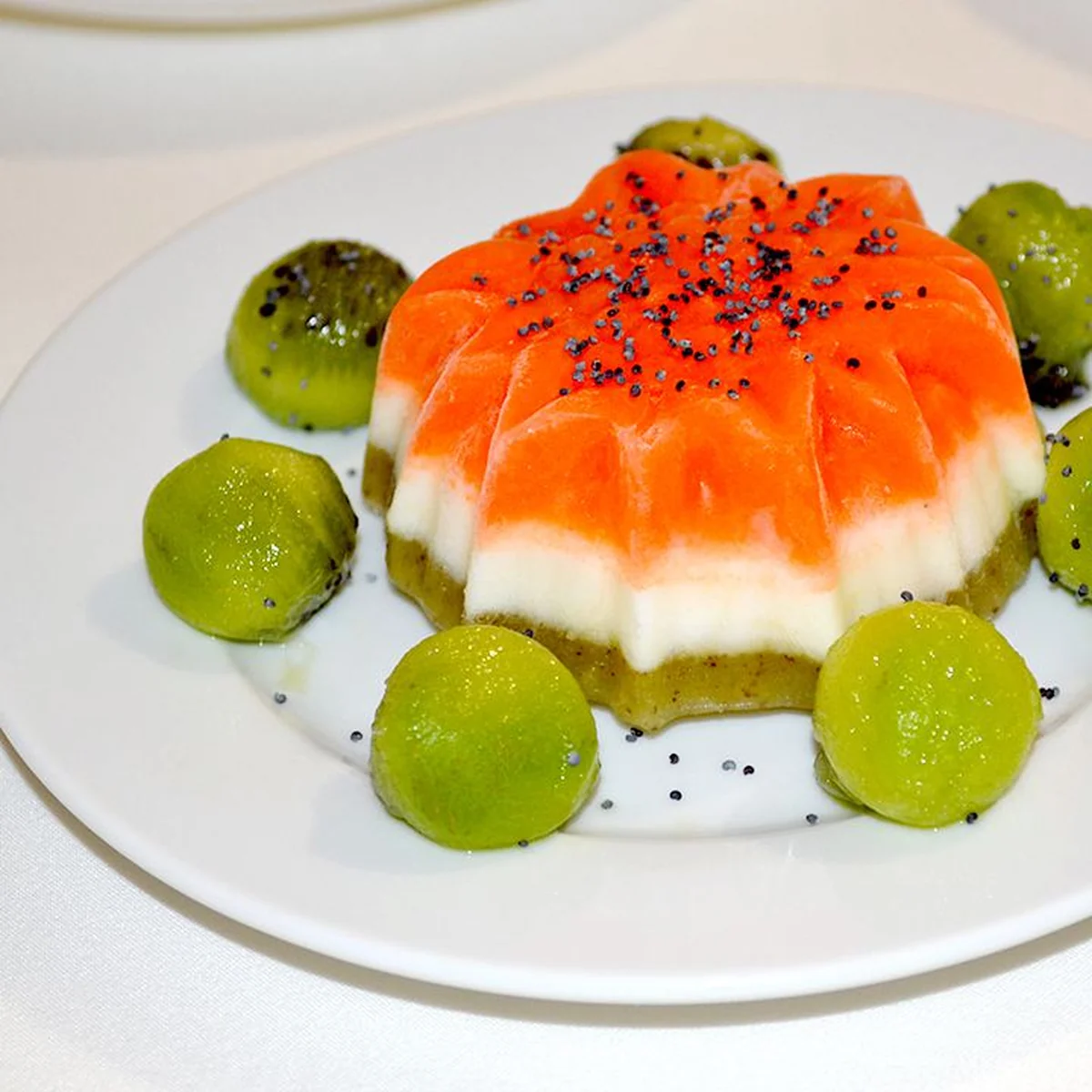 Желе подсолнух из моркови, киви и сливок
